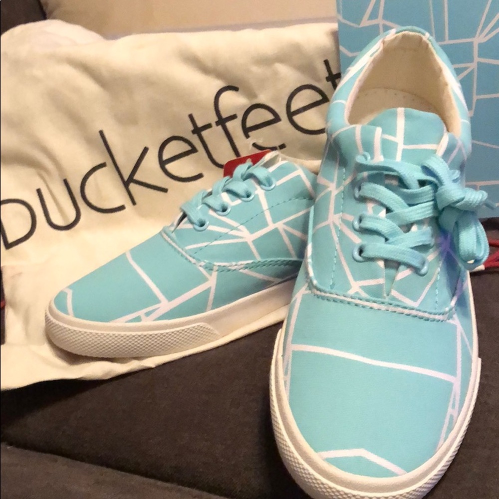 Bucketfeet sneakers